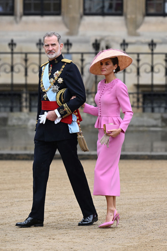 «Fashion Takes Center Stage at King Charles III’s Coronation: The Pink Trend that Stole the&nbsp;Show»